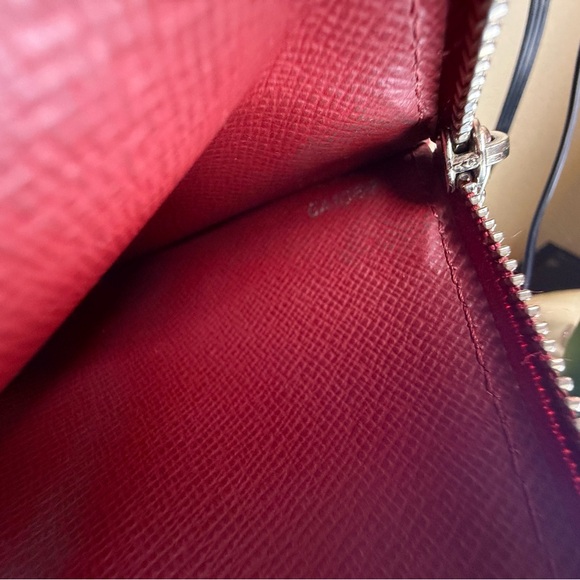 LV EPI wallet with a sleek Designer Women's Clutch - Picture 8 of 8